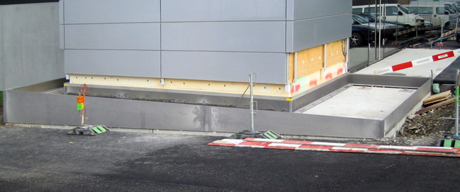 edelstahl bassin eingang fassade thermoplan 07