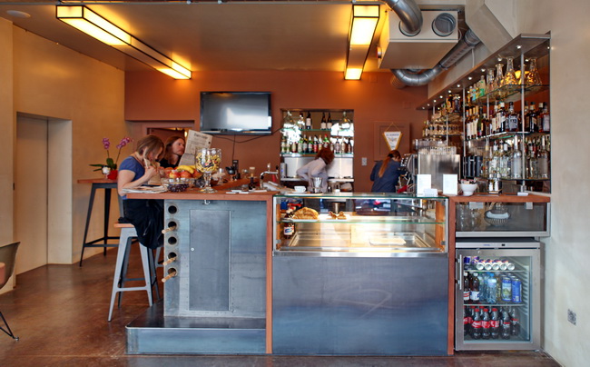 Bartheke, Hocker und Gestell aus Metall