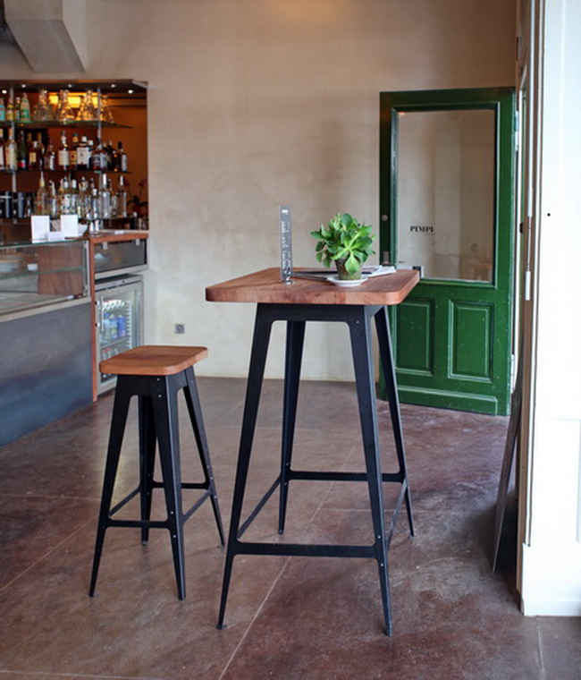 Der Stehtisch Modell "Schnell" mit Barhocker