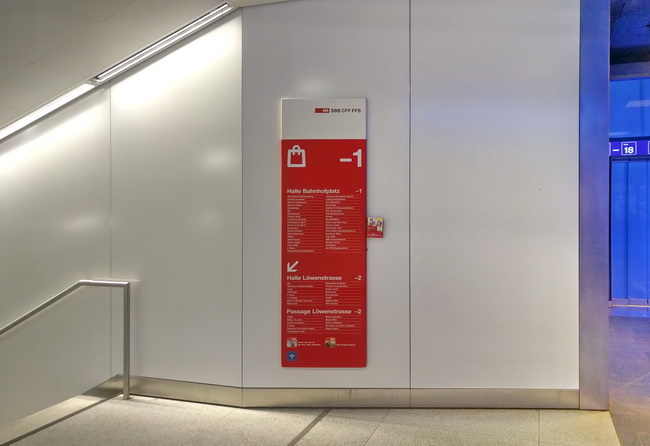 stelen infotafeln sbb bahnhof shopping 01