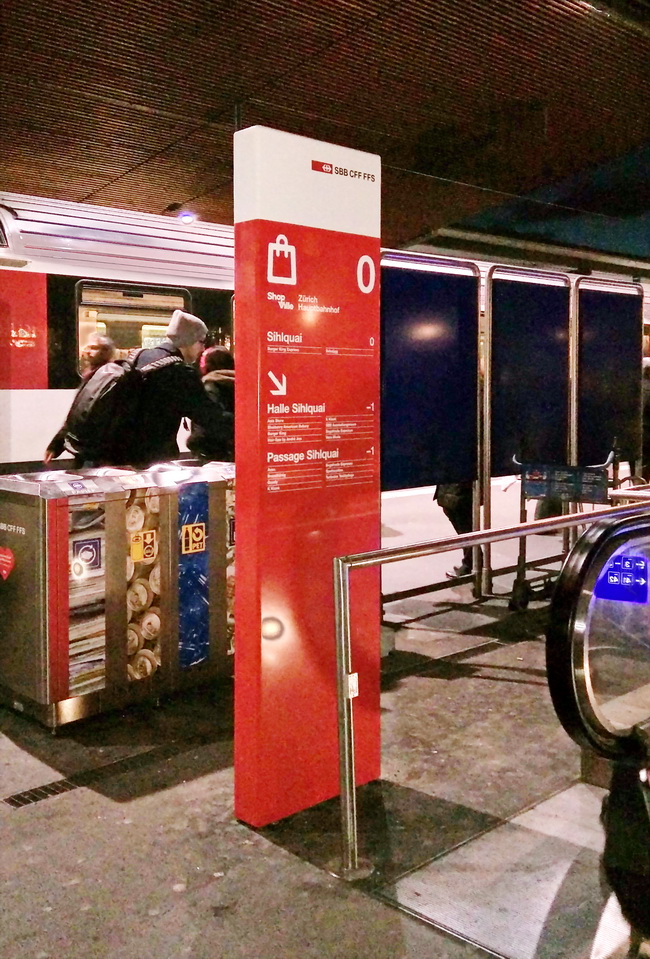 stelen infotafeln sbb bahnhof shopping 03