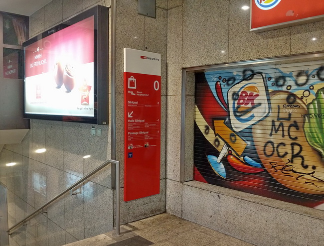 stelen infotafeln sbb bahnhof shopping 08