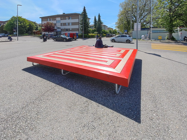 sitzbank kunst am bau stadthaus buelach 01