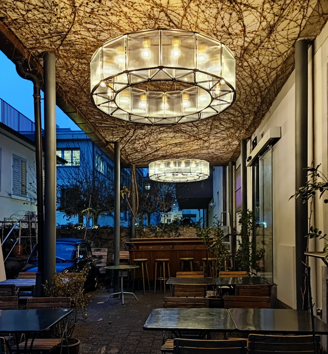 leuchter fuer garten restaurant glasleuchter 01